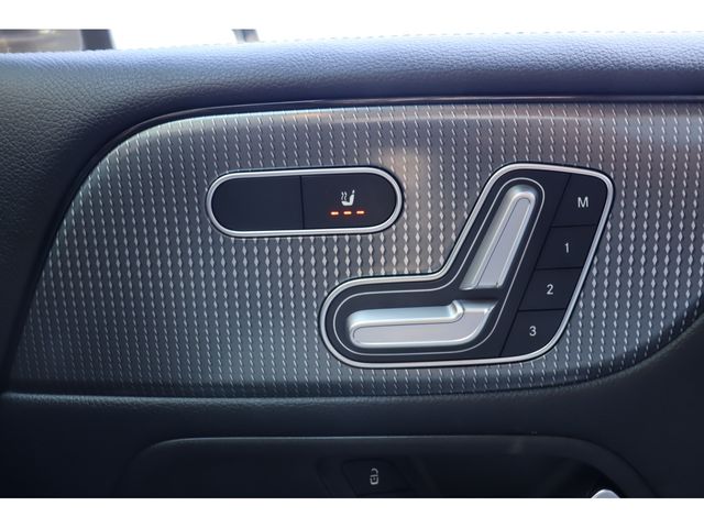 MERCEDES BENZ GLB