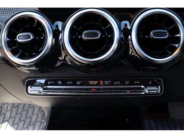 MERCEDES BENZ GLB
