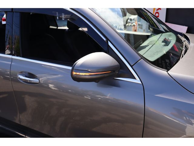 MERCEDES BENZ GLB