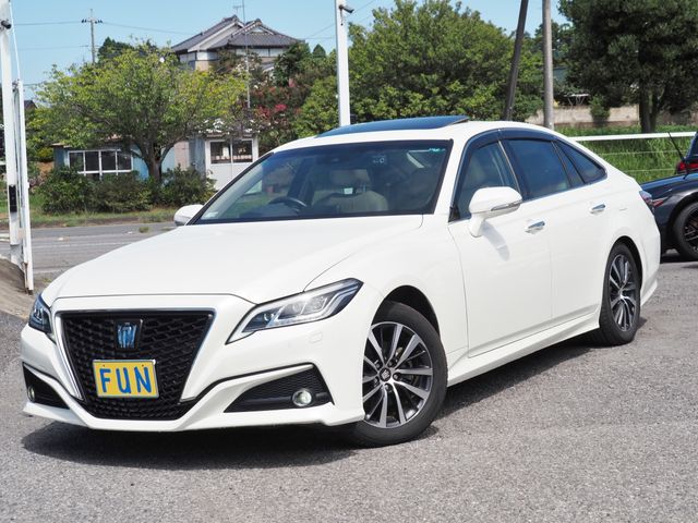 CROWN sedan hybrid