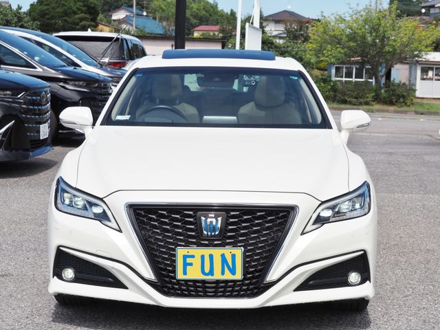 CROWN sedan hybrid