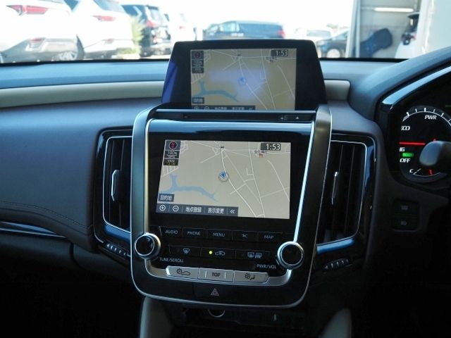 CROWN sedan hybrid
