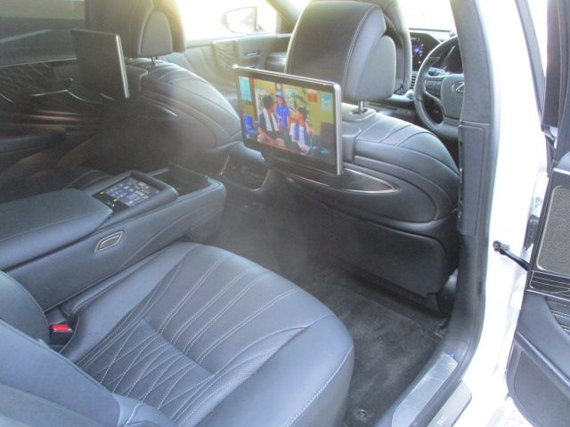 LEXUS LS500h 4WD
