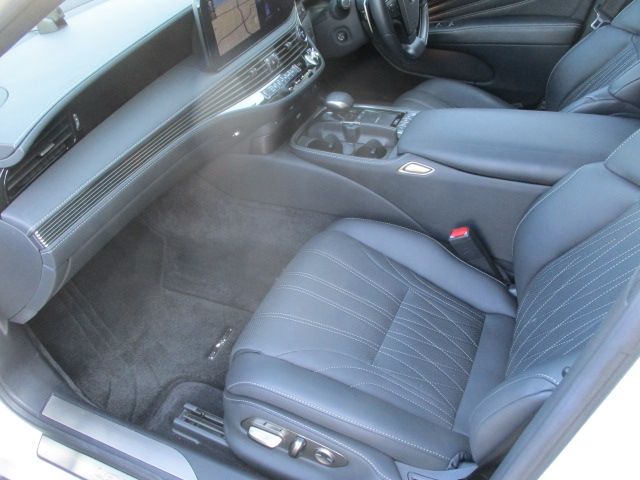 LEXUS LS500h 4WD