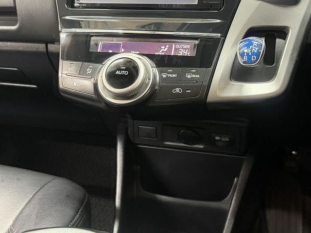 PRIUS Alpha