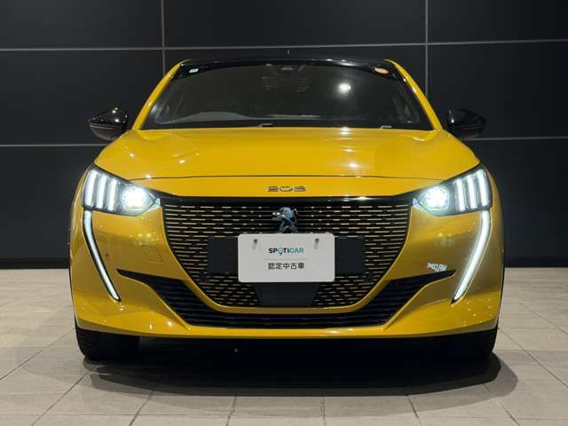 PEUGEOT e-208