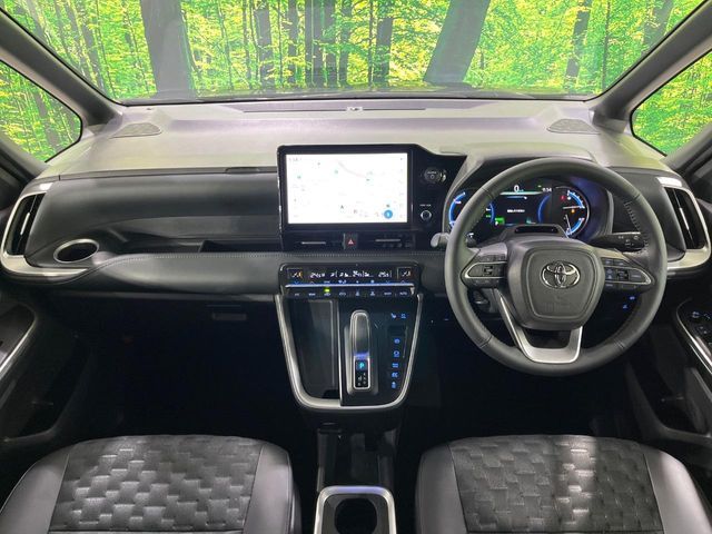 VOXY HYBRID