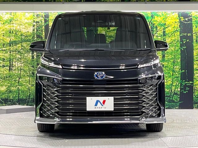 VOXY HYBRID