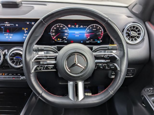 MERCEDES BENZ GLB