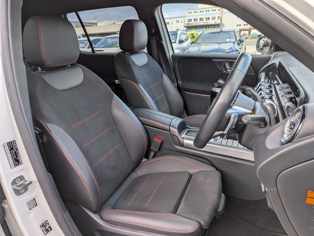 MERCEDES BENZ GLB