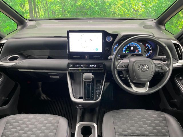 VOXY HYBRID 4WD