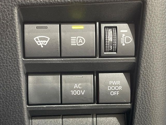 VOXY HYBRID 4WD