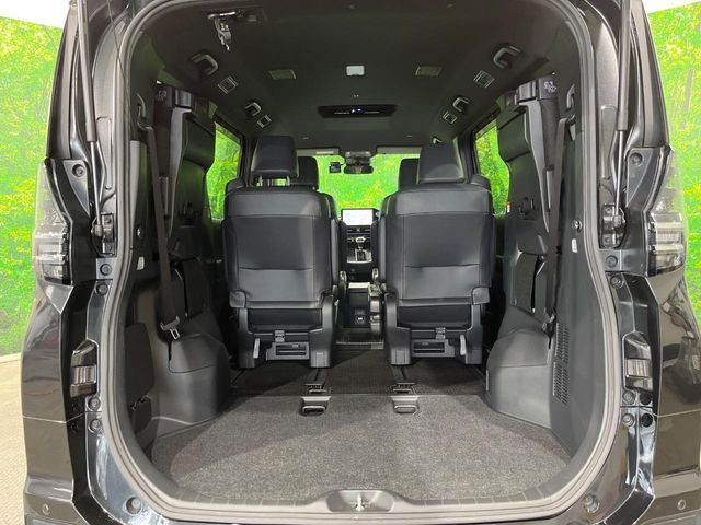 VOXY HYBRID 4WD
