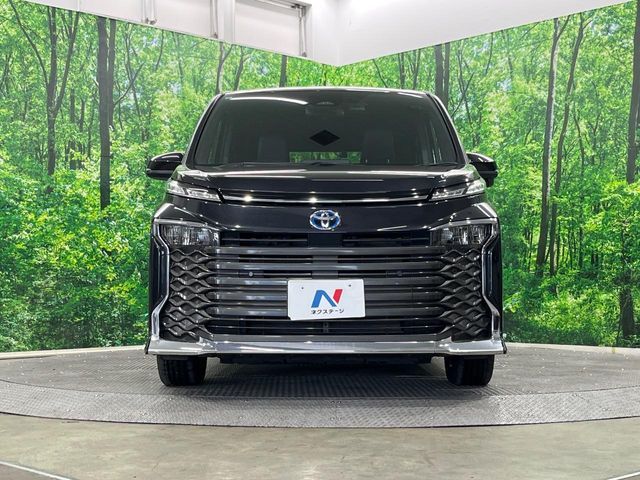 VOXY HYBRID 4WD