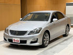 CROWN sedan