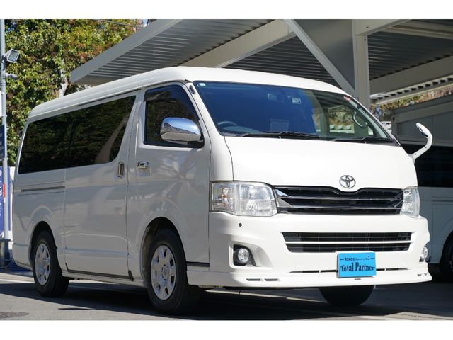 REGIUSACE 2WD van