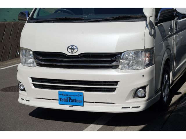 REGIUSACE 2WD van
