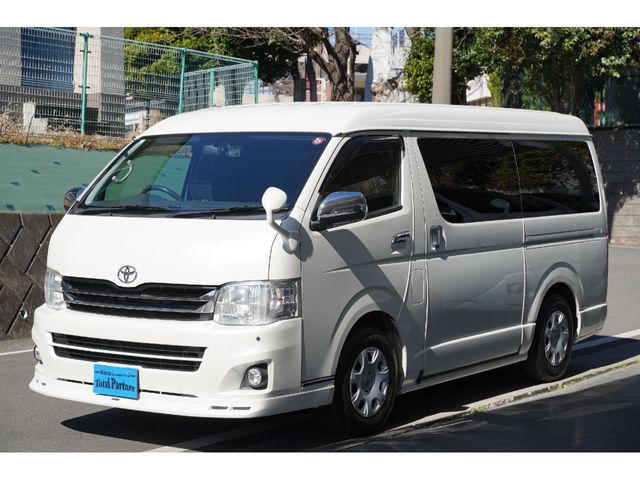 REGIUSACE 2WD van