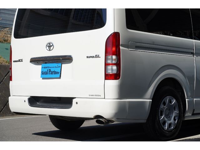 REGIUSACE 2WD van