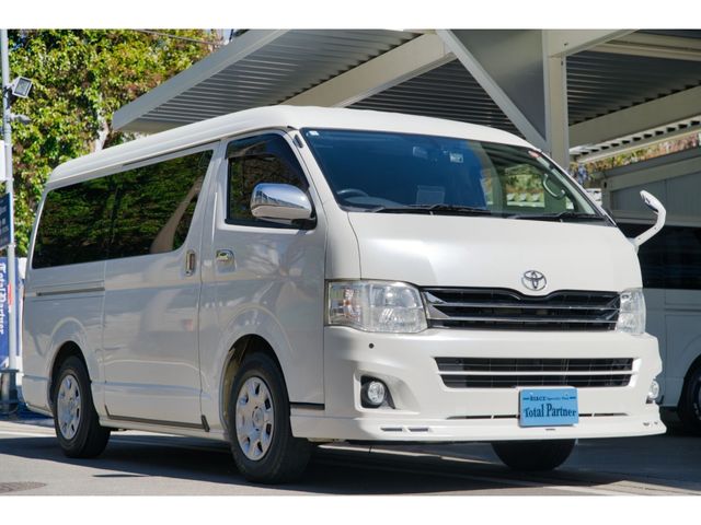REGIUSACE 2WD van