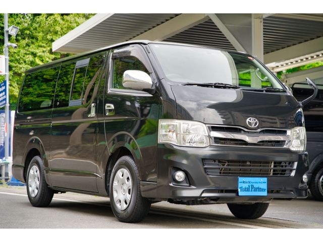 REGIUSACE 2WD van