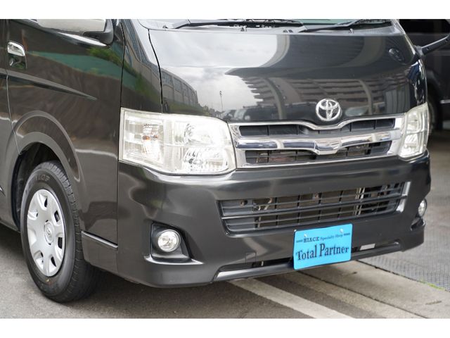 REGIUSACE 2WD van