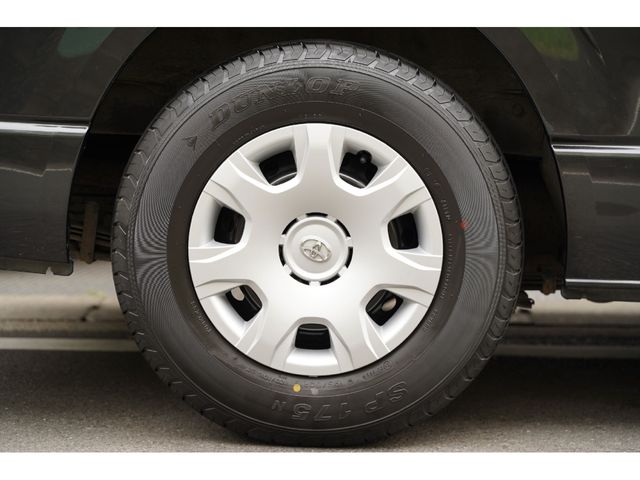 REGIUSACE 2WD van