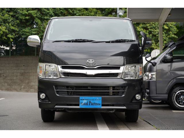 REGIUSACE 2WD van