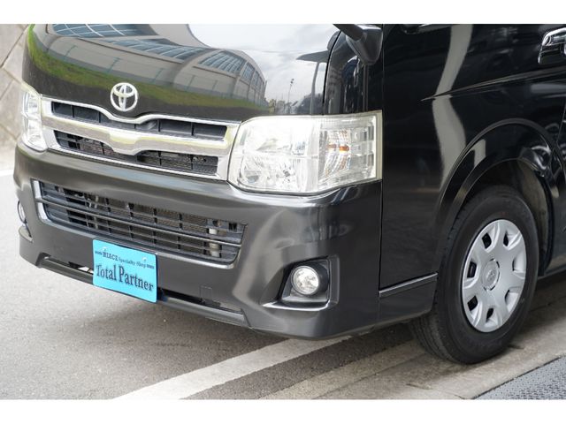 REGIUSACE 2WD van