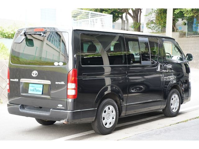 REGIUSACE 2WD van