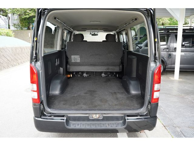 REGIUSACE 2WD van