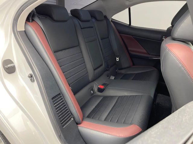 LEXUS IS300h