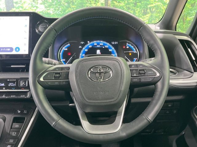 VOXY HYBRID