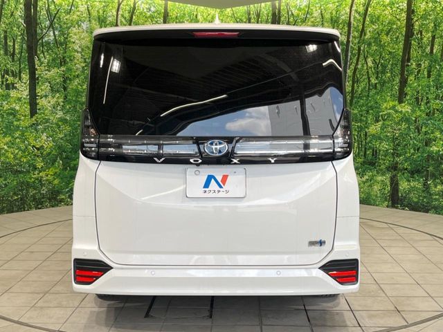 VOXY HYBRID