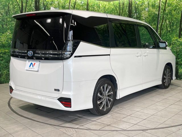 VOXY HYBRID