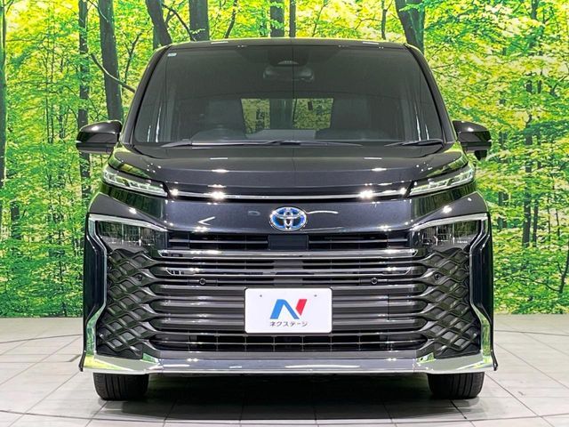 VOXY HYBRID