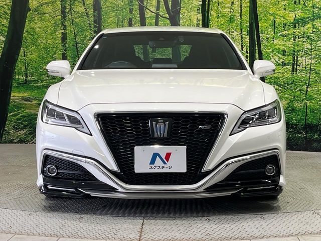 CROWN sedan hybrid