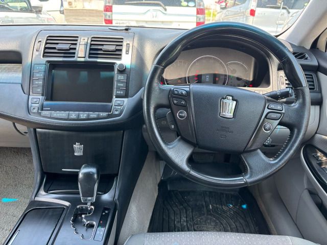 CROWN sedan