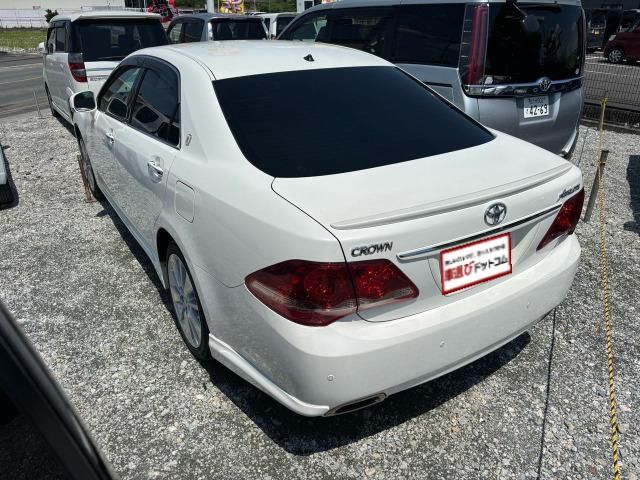 CROWN sedan