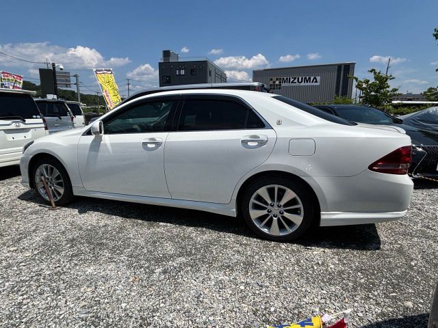 CROWN sedan