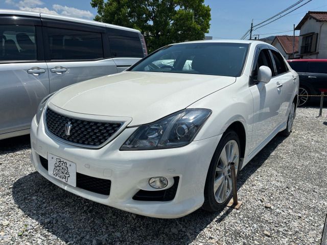 CROWN sedan