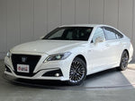 CROWN sedan hybrid