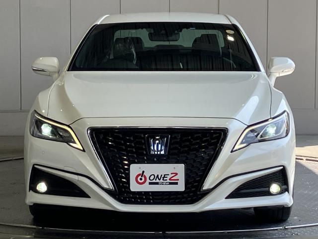 CROWN sedan hybrid