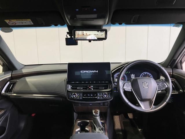 CROWN sedan hybrid