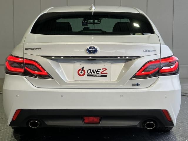 CROWN sedan hybrid