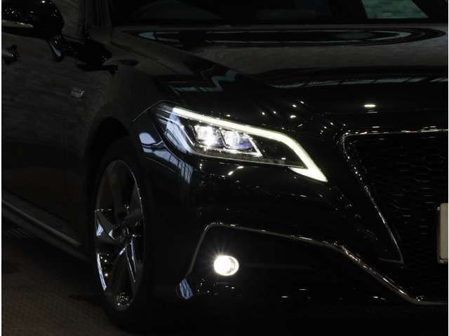 CROWN sedan hybrid