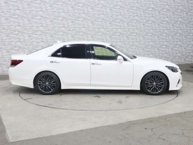 CROWN sedan