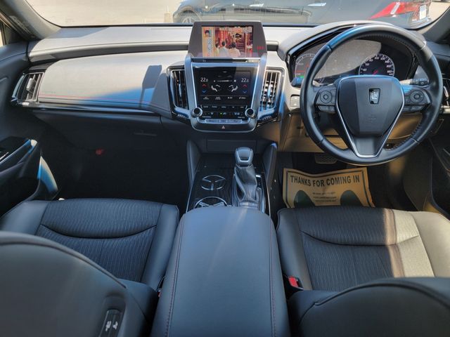CROWN sedan hybrid