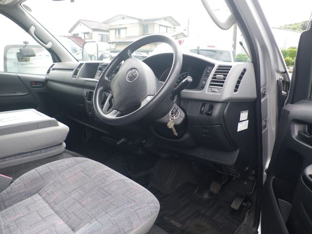 HIACE COMMUTER 4WD