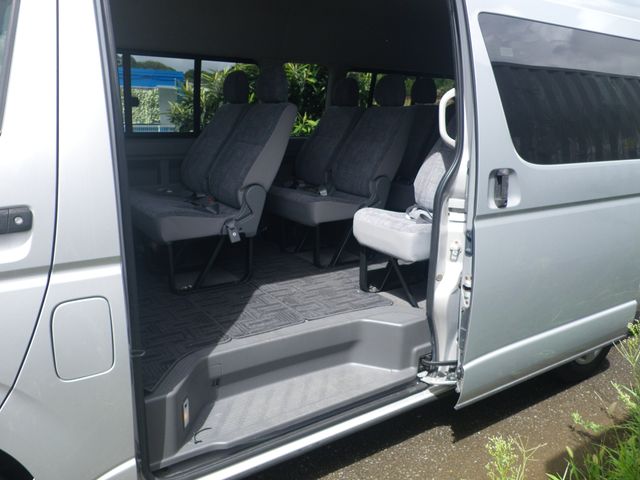 HIACE COMMUTER 4WD